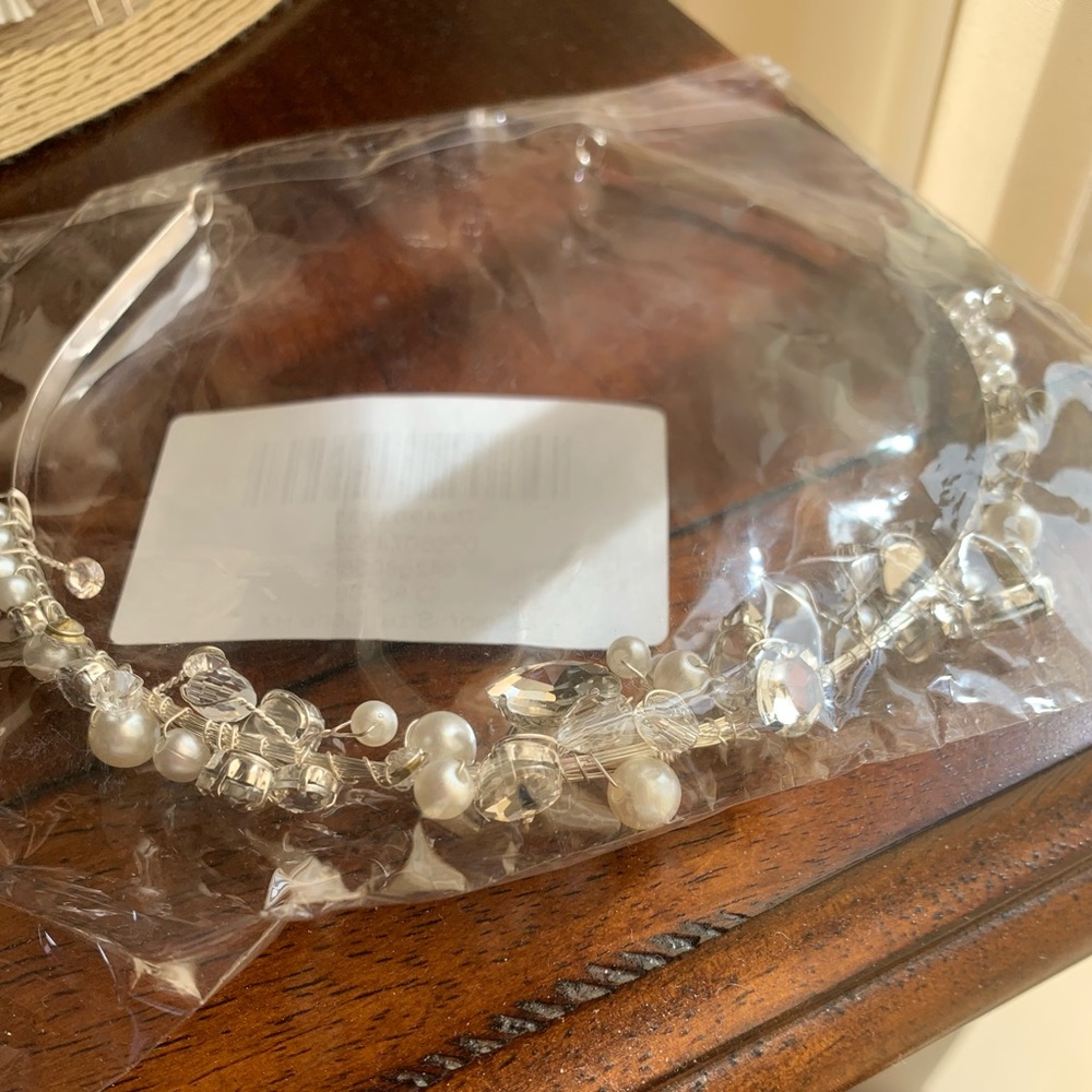 Bridal/prom/dressy headband, Pearl/silver finish. Brand new. Very cute